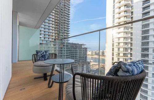 Dubai Marina Apartment | StayShort - Elegant 1 Bedroom in EMAAR Beachfront that Sleeps 2