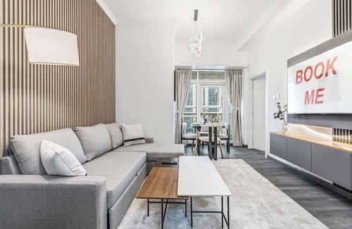 Jumeirah Lake Towers Apartment | StayShort - Trendy 1BR in JLT that Sleeps 4 with Lake Views!