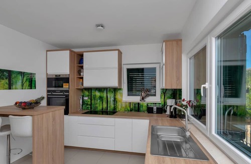 Lovrec House | Villa mit Panorama by Interhome