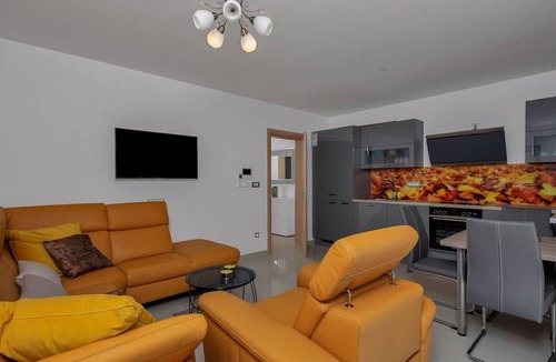 Lovrec House | Villa mit Panorama by Interhome