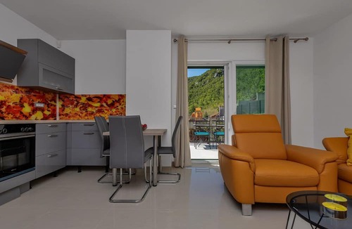 Lovrec House | Villa mit Panorama by Interhome