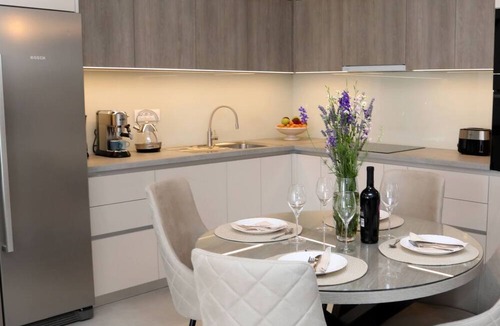 Vintijan Apartment | Luxus-Appartement mit Jacuzzi, Parkplatz und Garten by Interhome