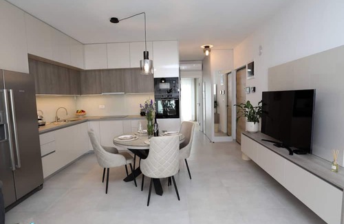 Vintijan Apartment | Luxus-Appartement mit Jacuzzi, Parkplatz und Garten by Interhome