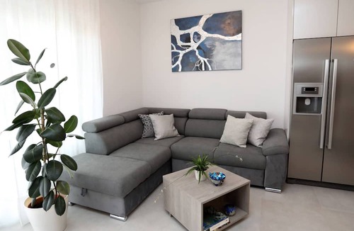 Vintijan Apartment | Luxus-Appartement mit Jacuzzi, Parkplatz und Garten by Interhome