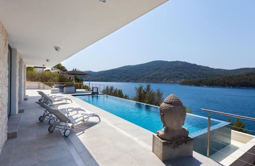 Vela Luka Apartment | Villa Style and Sea by Interhome