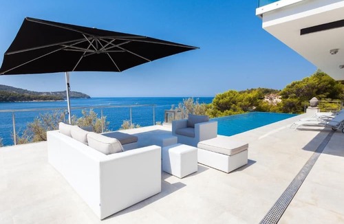 Vela Luka Apartment | Villa Style and Sea by Interhome