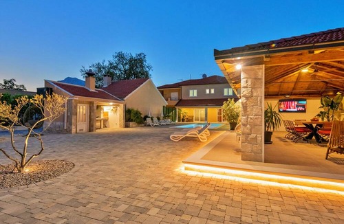 Vrgorac House | Ferienvilla "Nautica" mit Bergblick by Interhome