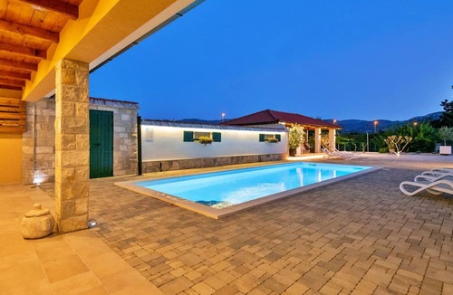 Vrgorac House | Ferienvilla "Nautica" mit Bergblick by Interhome