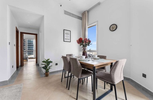 Barsha Heights Apartment | StayShort - Stylish Barsha Heights Retreat with Swimming Pool for 2