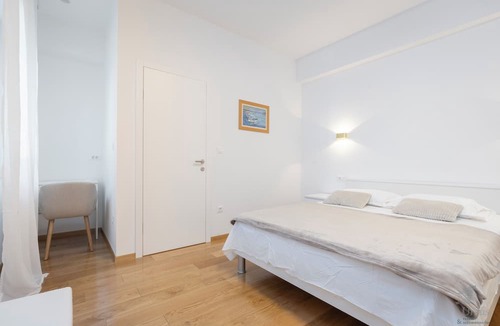 Bacvice Apartment | New 2BDR apartment near the beach and the city center - Nettle tree apartment