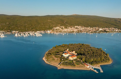 Punat Boat Rental | Sun-Kissed Sailing Adventure in Northern Croatia