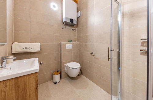 Velim House | Cozy home in Stankovci with private swimming pool, can be inside or outside