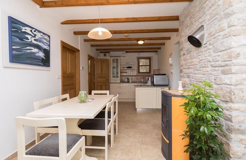 Borak Apartment | Guest House 'Villa Jasmin - Pet Friendly' with Shared Terrace, Shared Garden and Wi-Fi