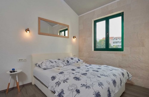 Kastel Stafilic Apartment | Apartments Vujina - Comfort Studio Apartment with Terrace 3 (Luka)