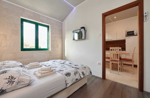 Kastel Stafilic Apartment | Apartments Vujina - Comfort Studio Apartment with Terrace 3 (Luka)