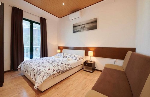 Kastel Stafilic Apartment | Apartment Vujina with terrace