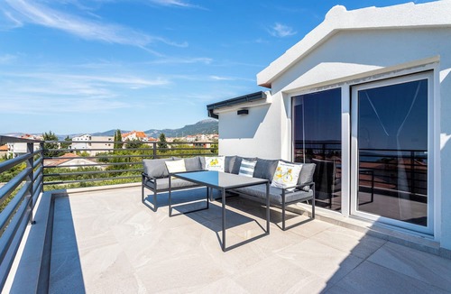Kastel Gomilica Apartment | Luxury apartments Marino near beach