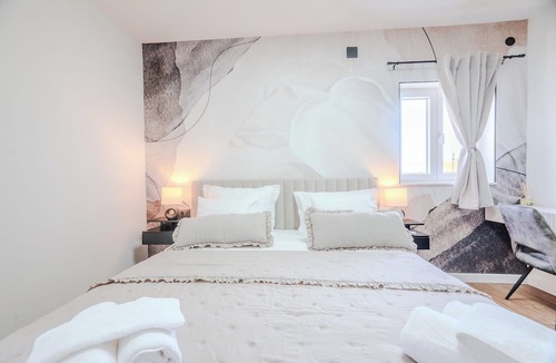 Kastel Gomilica Apartment | Luxury apartments Marino near beach