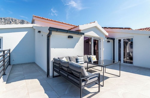 Kastel Gomilica Apartment | Luxury apartments Marino near beach