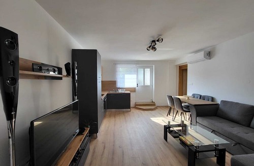 Slunj Apartment | Cozy 1-bedroom apartment with jacuzzi and dears in backyard near Plitvice lakes