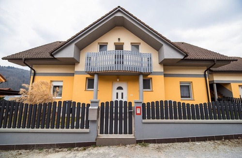 Skofljica Apartment | Apartments Želimlje - Three Bedroom Apartment 2 (spodaj)