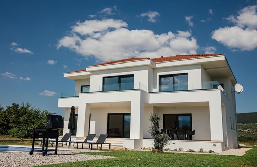 Donji Prolozac Villa | Newly built and very spacious villa with 4 ensuite bedrooms!