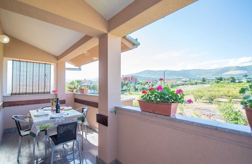 Kastel Stafilic Apartment | Comfortable Kastel Stafilic Apartment with Balcony - Two Bedroom Apartment with Balcony and Sea View