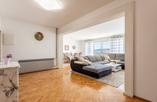 Kastel Kambelovac Apartment | Apartment Merita - Two Bedroom Apartment with Balcony