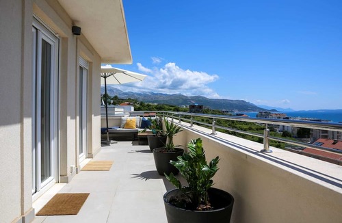 Znjan Apartment | Kiki's Sea View Apartment with terrace in Znjan, Split