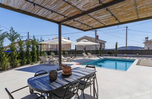 Dracevac House | Stunning villa for 6 people with WIFI, private pool, A/C, TV and terrace