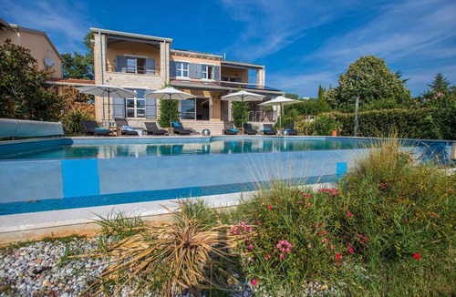 Kastelir-Labinci Villa | Villa with swimming pool and barbecue