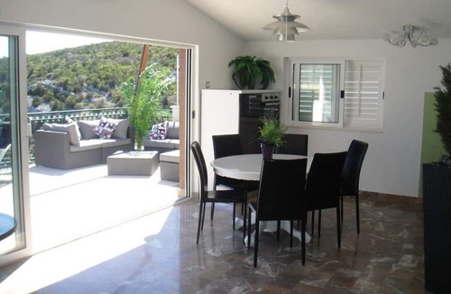 Vinisce Apartment | Wonderful Visinisce Apartments With Terrace and Sea Views