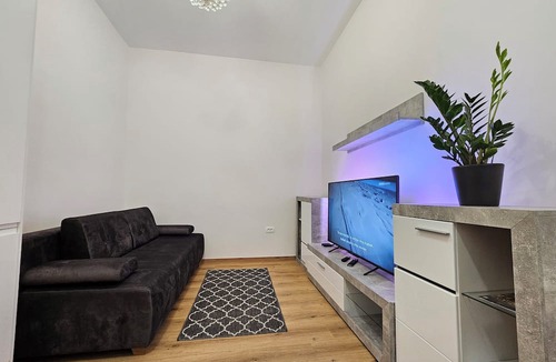Ljubljana City Centre Apartment | Studio Sviti Ljubljana Apartment Tour As by Town Hall