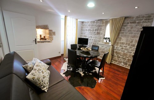 Old Town Apartment | 4 Stars (*) Luxury Flat in the Old Town Split!Few Steps to Diocletian Palace!