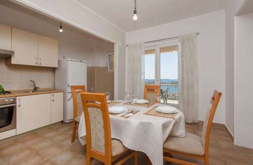 Meterize Apartment | Bulat Sea View Apartments