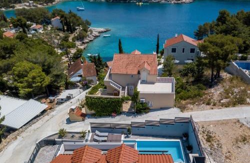 Cove Osibova (Milna) Villa | Exclusive Villa Del Mar in Milna with a pool