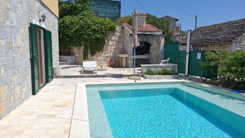 Siroke Villa | Villa Mirta