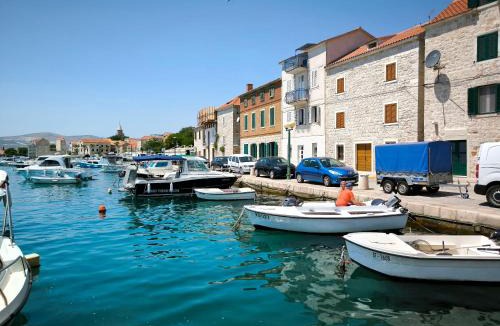 Kastel Stafilic Apartment | Apartment Apartment in a small village near the beach