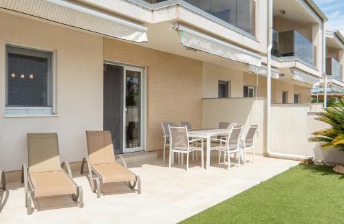 Privlaka Villa | Beachfront Reiterer Villa V1 with Jacuzzi 30 meters from the Beach - CROWONDER LUXURY RENT