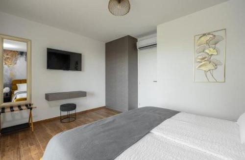 Ivanic-Grad Apartment | Apartments Villa Wood - Two Bedroom Apartment with terrace and pool view W2