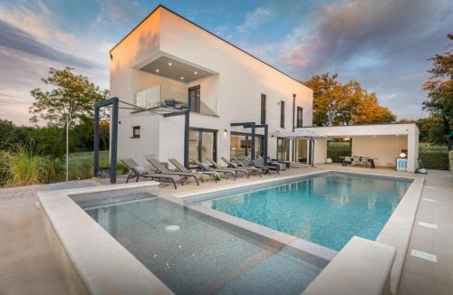 Kirmenjak Villa | Villa Luce Verde by Villsy - with pool, sauna and jacuzzi