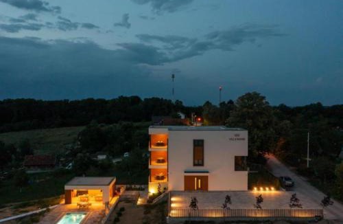 Ivanic-Grad Apartment | Apartments Villa Wood - Two Bedroom Apartment with terrace and pool view W1