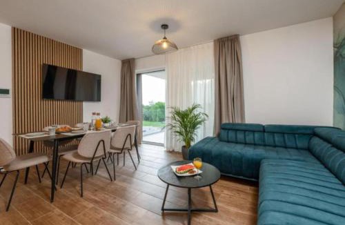 Ivanic-Grad Apartment | Apartments Villa Wood - Two Bedroom Apartment with terrace and pool view W1