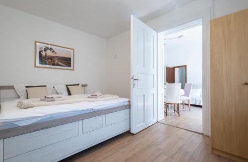 Knezevi Vinogradi Bed & Breakfast | Herceg House