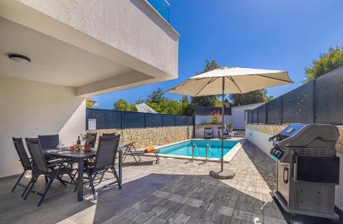Milcetici Villa | Villa LARUS with private pool