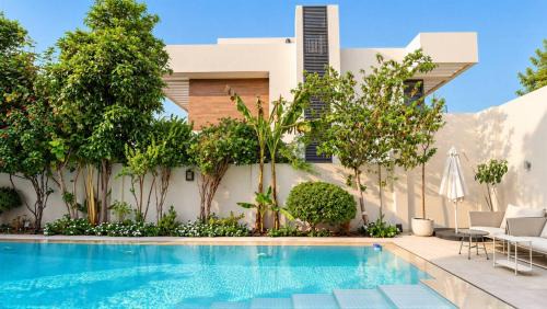 Madinat Zayed Villa | Yas Veloria Estate 5BR, Private Pool & Gym