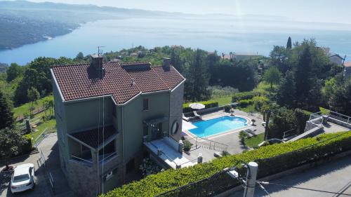 Bregi Apartment | Luxury Apartment with private pool and 2 bedrooms in Villa Opatija Bay View
