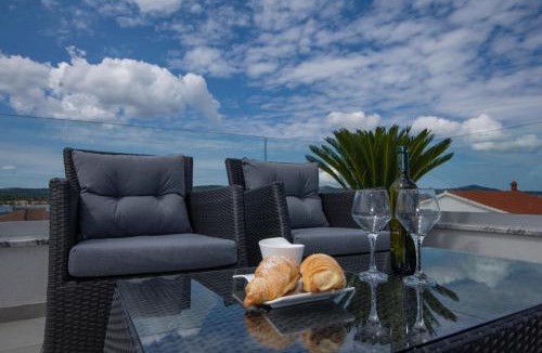 Turanj Apartment | APARTMENT 1 Villa Stella Deluxe with a heated swimming pool, jacuzzi, sauna and BBQ