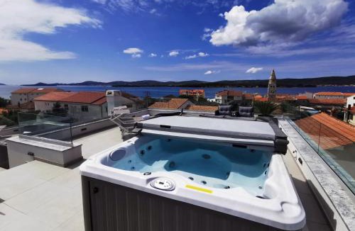 Turanj Apartment | APARTMENT 2 Villa Stella Deluxe with a heated swimming pool, jacuzzi, sauna and BBQ