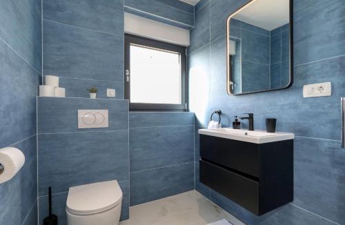 Turanj Apartment | Golden Horizon Residence-Peaceful Oasis with Pool Near the Sea